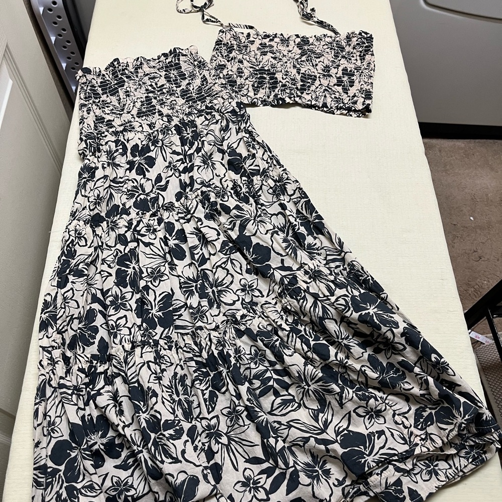 American Eagle black/white floral smocked crop top & skirt set - Picture 8 of 14